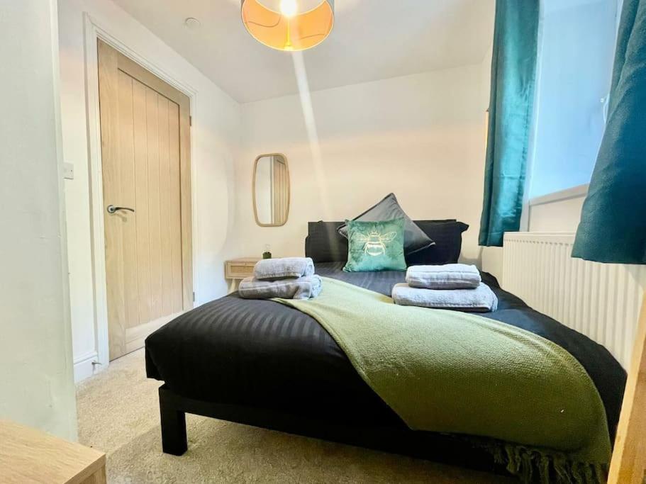 Cozy & Spacious 3-Bedroom Home By Tailored Accommodation Swansea Exterior foto