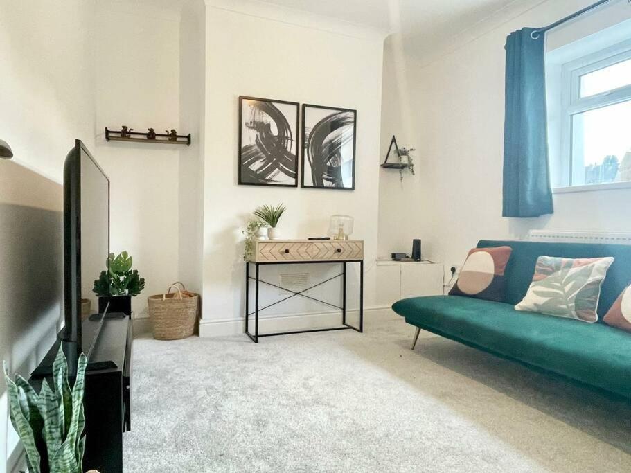 Cozy & Spacious 3-Bedroom Home By Tailored Accommodation Swansea Exterior foto