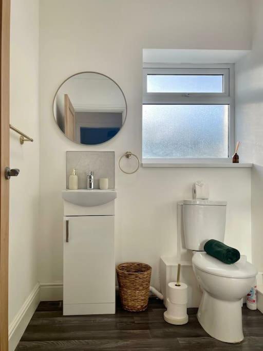 Cozy & Spacious 3-Bedroom Home By Tailored Accommodation Swansea Exterior foto